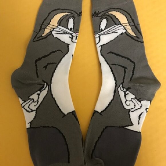 PAIR OF BUGS BUNNY SOCKS UNISEX SIZE 6-12 BNWOT - Picture 1 of 1